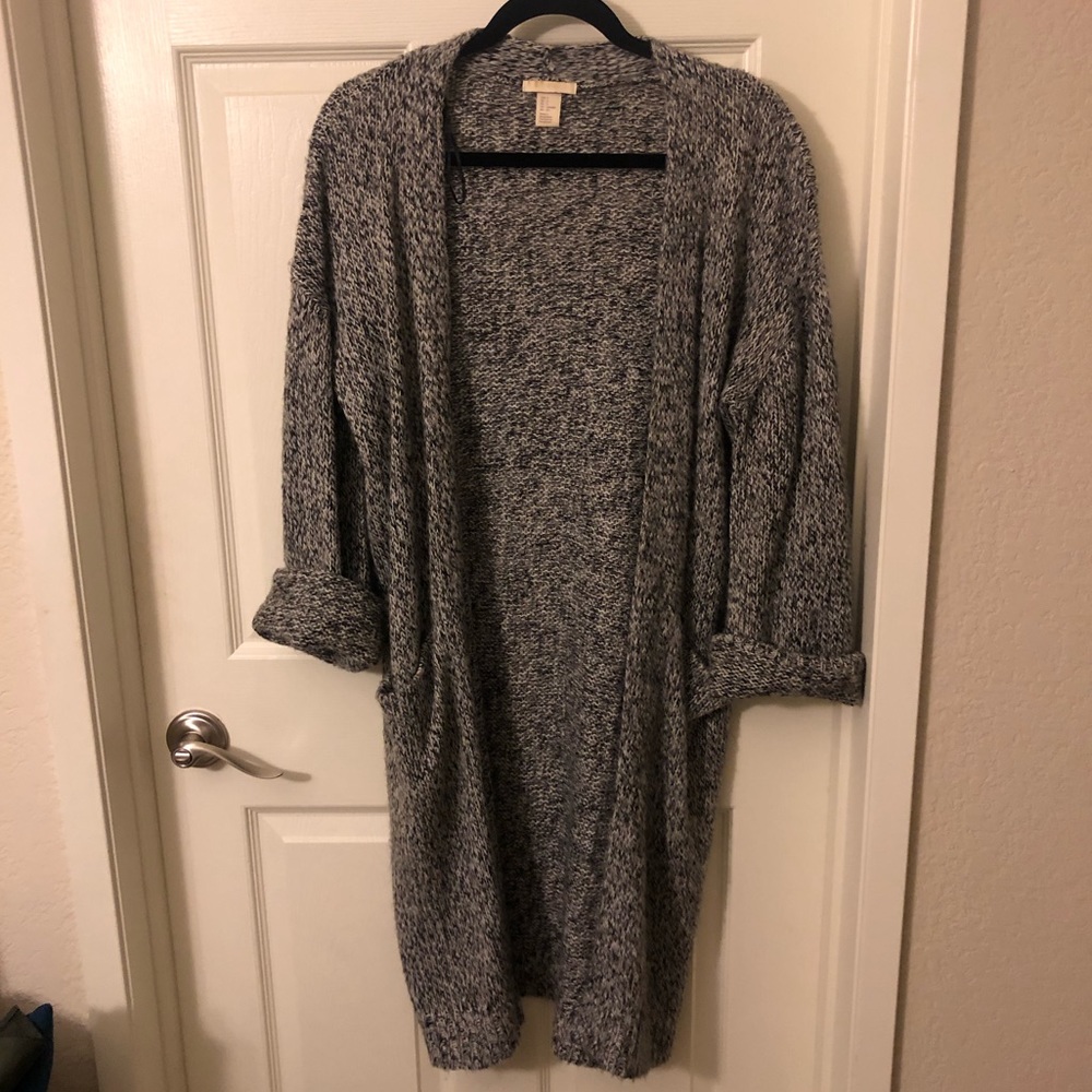 Oversized long sweater with pockets